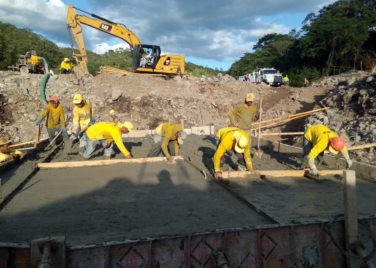 Sigue avanzando construcción del puente en río Torola sigue-avanzando-construccion-del-puente-en-rio-torola